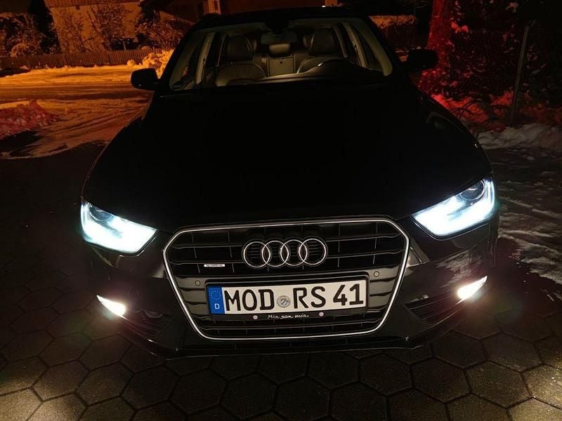 Schwarz Gebraucht 2015 Audi A4 Ambiente Kombi | 7.900 € (Fairer Preis) - Bild 1/2