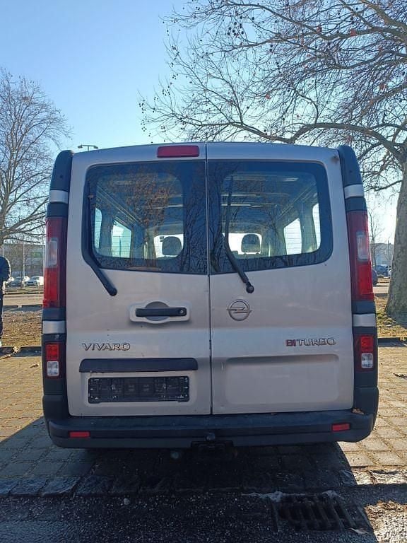 Gebraucht Opel Vivaro 140 PS (102 kW) 2015 Grau Van / Kleinbus