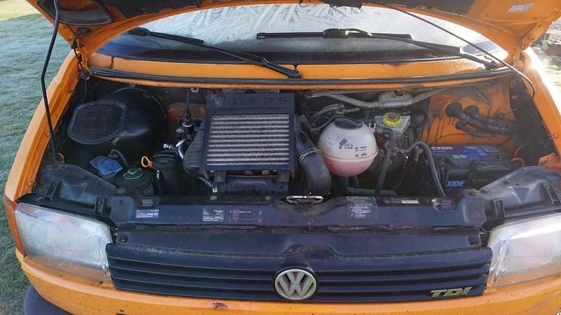 Second-hand VW Transporter 102 CP (75 kW) 2002 Portocaliu Van