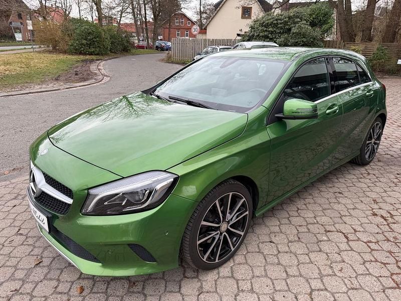 Gebraucht Mercedes A160 Urban 102 PS (75 kW) 2016 Grün Limousine