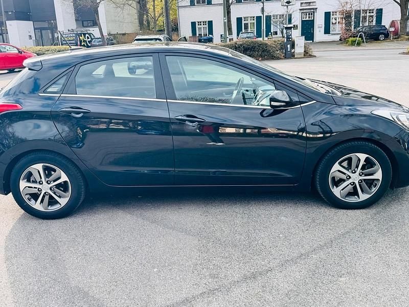 Usado Hyundai i30 136 CV (100 kW) 2015 Negro Coupe