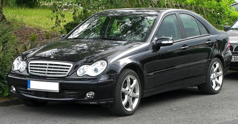 Schwarz Gebraucht 2005 Mercedes C180 Sport Edition Limousine | 5.550 € (Teuer) - Bild 1/1