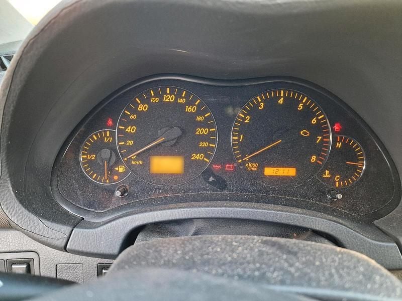 Gebraucht Toyota Avensis 129 PS (94 kW) 2004 Silber Kombi