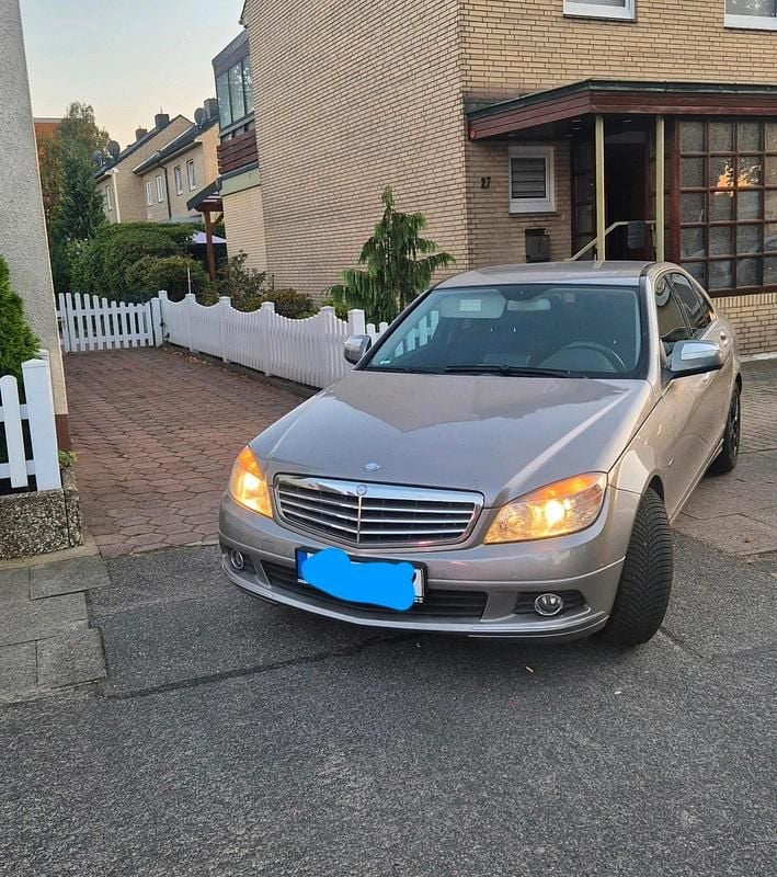 Silber Gebraucht 2008 Mercedes C200 Elegance Limousine | 4.750 € (Fairer Preis) - Bild 1/4