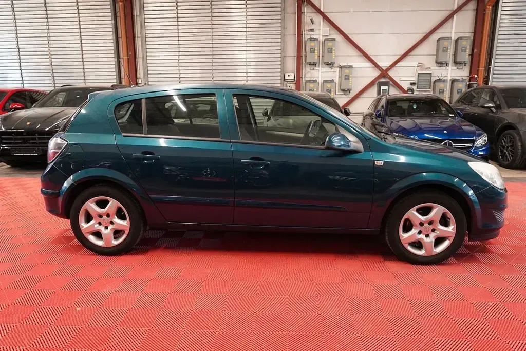 Gebraucht Opel Astra 140 PS (102 kW) 2007 Grün Limousine