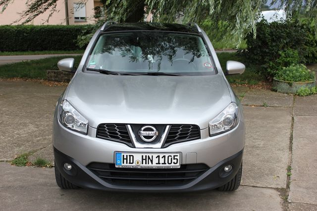 Silber metallic Gebraucht 2010 Nissan Qashqai I-Way SUV | 12.500 € - Bild 1/4