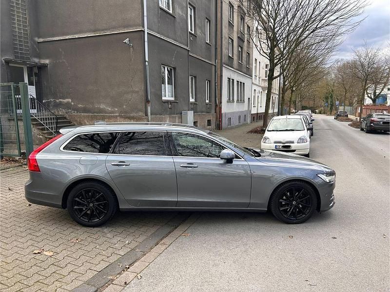 Gebraucht Volvo V90 Momentum 190 PS (139 kW) 2017 Grau Kombi