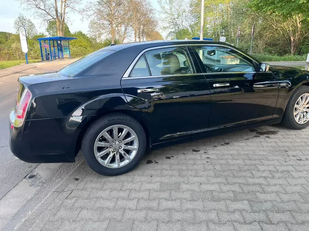 Gebraucht Chrysler 300C 367 PS (269 kW) 2013 Schwarz Limousine