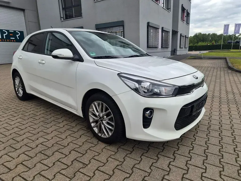 Gebraucht Kia Rio DREAM-TEAM Edition 84 PS (61 kW) 2018 Weiß Limousine