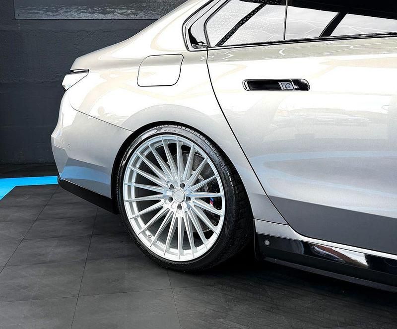 Gebraucht BMW M760e Performance 571 PS (419 kW) 2025 Grau Limousine