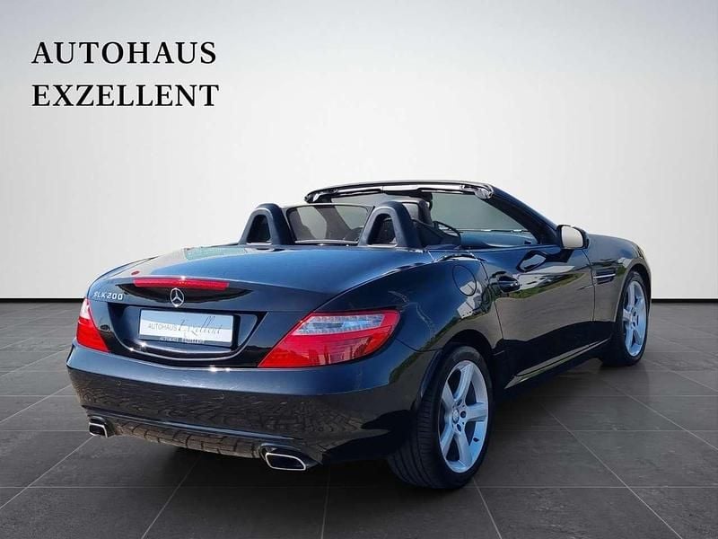 Second-hand Mercedes SLK200 184 CP (135 kW) 2012 Negru Cabrio