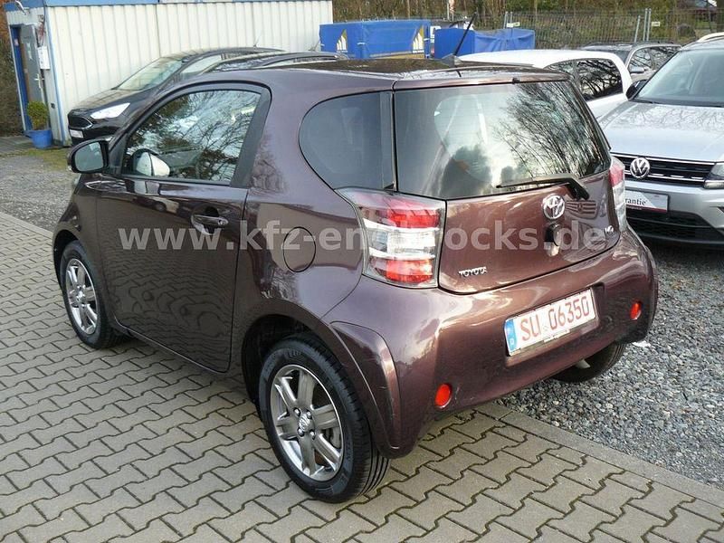 Gebraucht Toyota iQ 68 PS (50 kW) 2009 Braun Kleinwagen