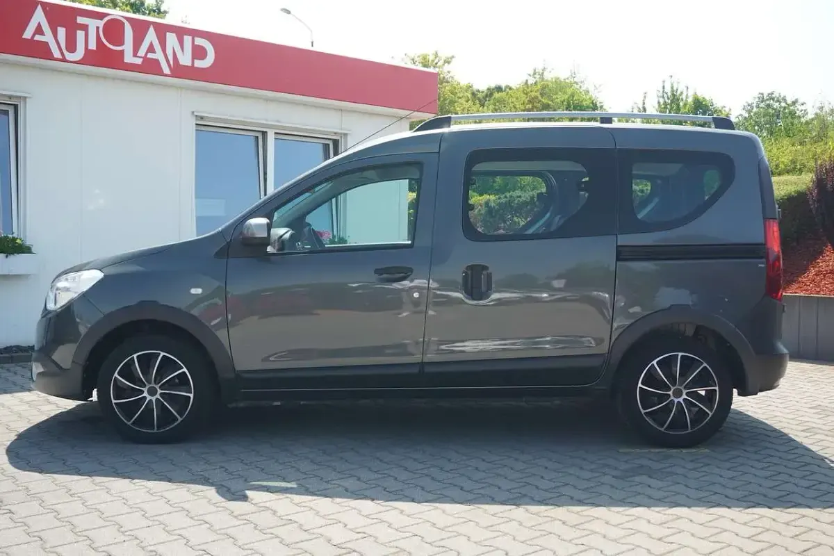 Gebraucht Dacia Dokker Ambiance 102 PS (75 kW) 2018 Islandgraumet. Van / Kleinbus