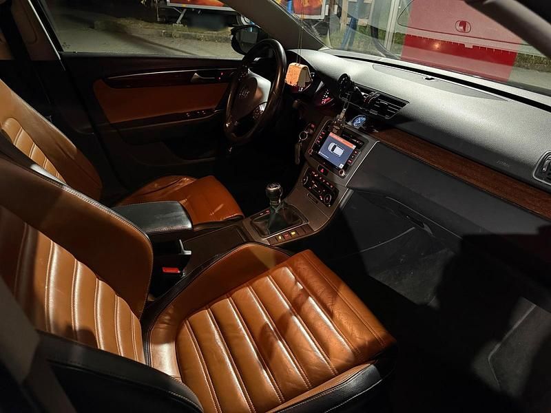 Gebraucht VW Passat 122 PS (89 kW) 2011 Schwarz Kombi