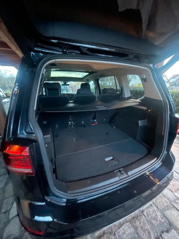 Gebraucht VW Touran Highline 150 PS (110 kW) 2016 Schwarz Van / Kleinbus