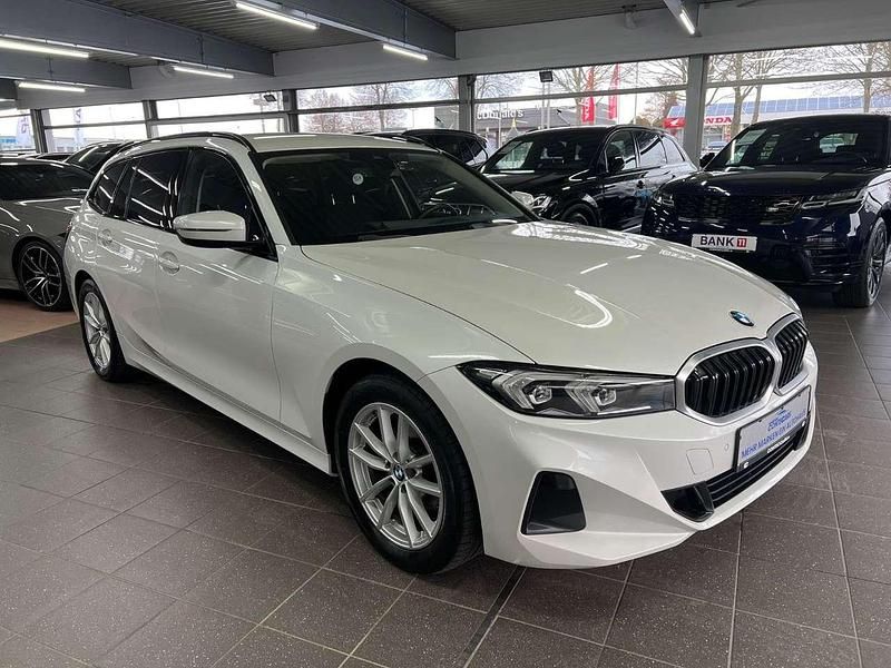 Gebraucht BMW 320 Shadowline 190 PS (139 kW) 2023 Mineralweiss Kombi