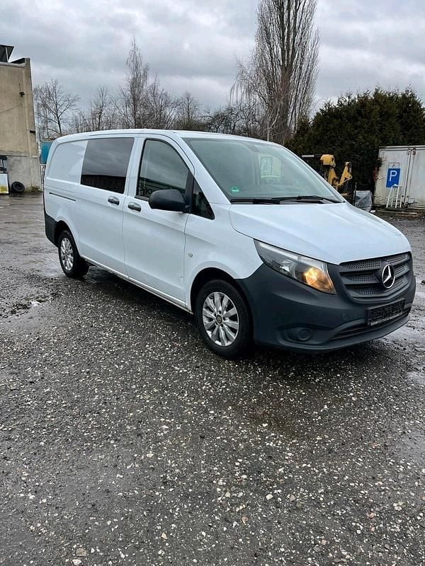 Weiß Gebraucht 2017 Mercedes Vito Van | 9.700 € - Bild 1/4