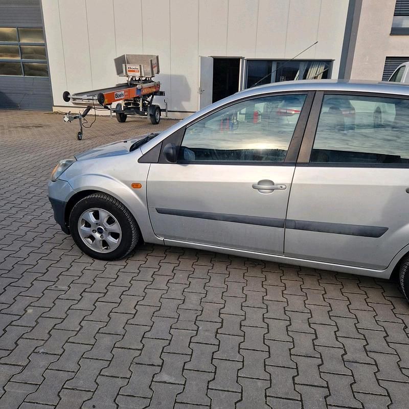 Gebraucht Ford Fiesta 69 PS (50 kW) 2007 Silber Kleinwagen