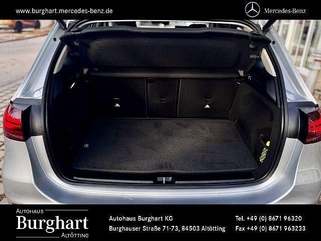 Gebraucht Mercedes B200 Advanced 150 PS (110 kW) 2024 Silber Van / Kleinbus