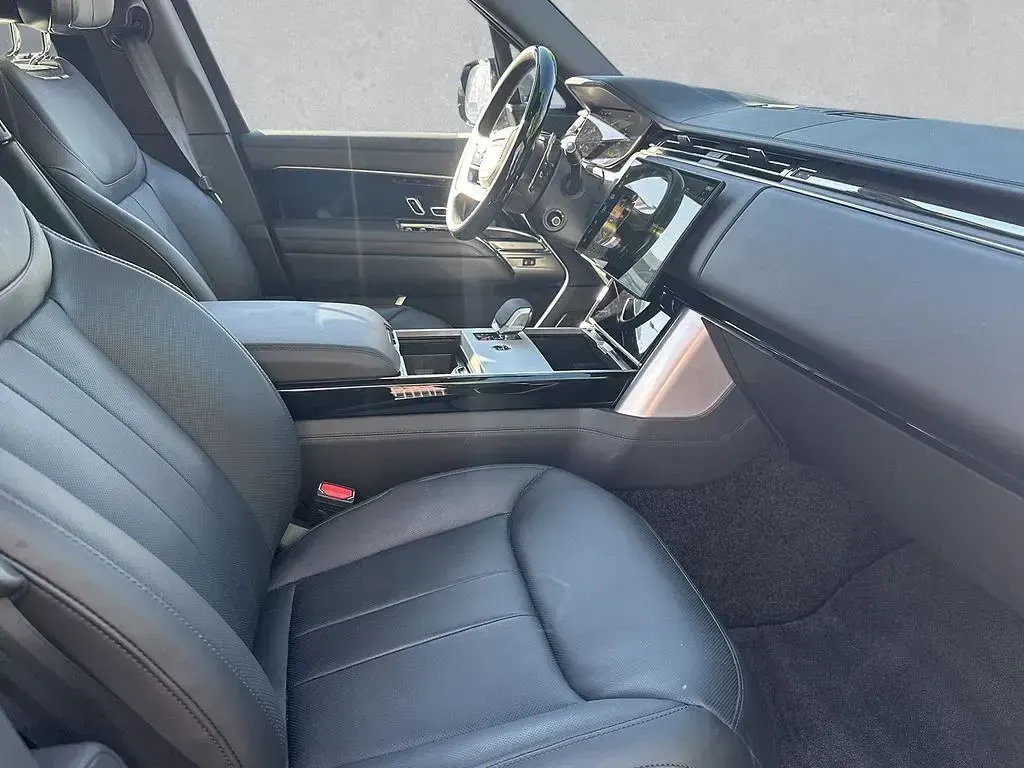 Second-hand Land Rover Range Rover 551 CP (405 kW) 2025 Negru SUV