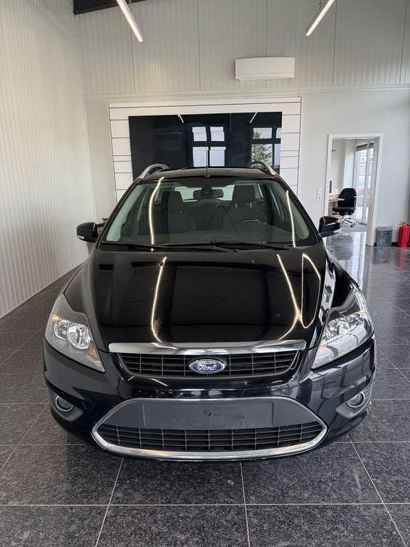 Używany Ford Focus Titanium 109 KM (80 kW) 2010 Czarny Sedan/Limuzyna