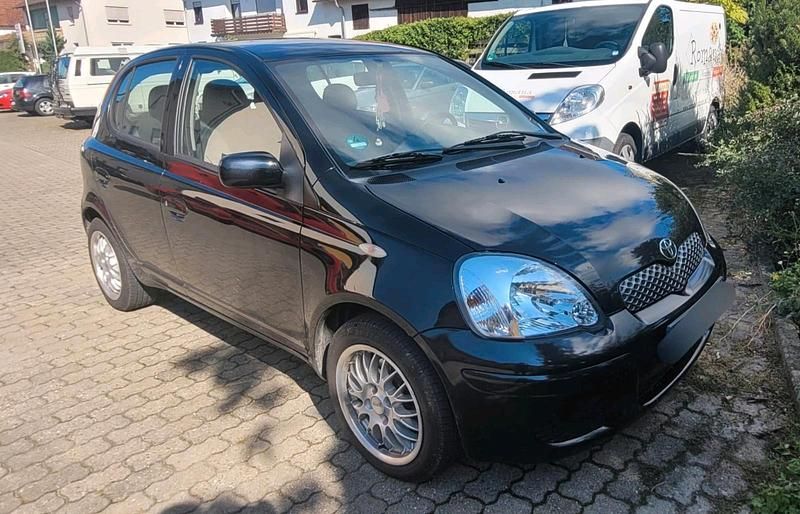 Schwarz Gebraucht 2003 Toyota Yaris Kleinwagen | 1.190 € (Fairer Preis) - Bild 1/3
