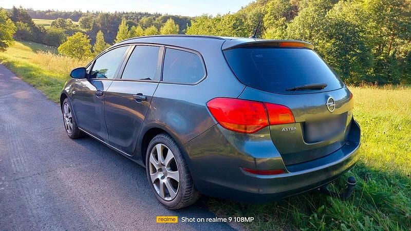 Gebraucht Opel Astra 110 PS (80 kW) 2011 Grau Kombi