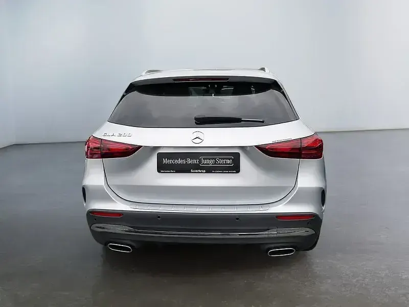 Gebraucht Mercedes GLA200 AMG 163 PS (119 kW) 2023 Silber iridiumsilber (metallic) SUV