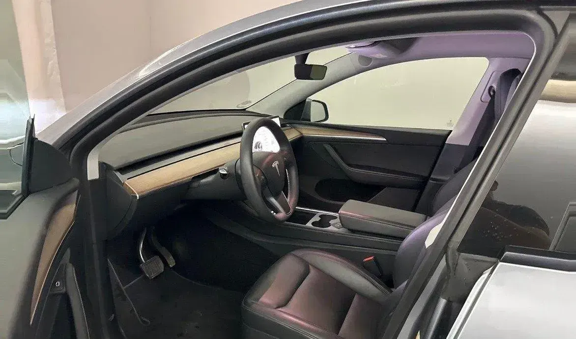 Gebraucht Tesla Model Y 378 kW (514 PS) 2023 Perl weiss SUV
