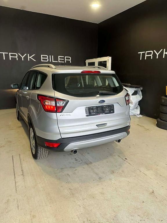 Gebraucht Ford Kuga Trend 120 PS (88 kW) 2018 Silber SUV