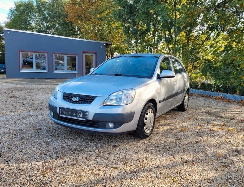 Grau Gebraucht 2009 Kia Rio 2 Limousine | 1.380 € (Guter Preis) - Bild 1/4