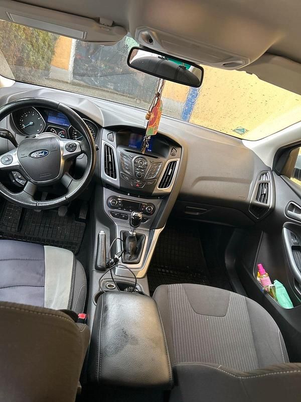 Gebraucht Ford Focus 116 PS (85 kW) 2013 Silber Kombi