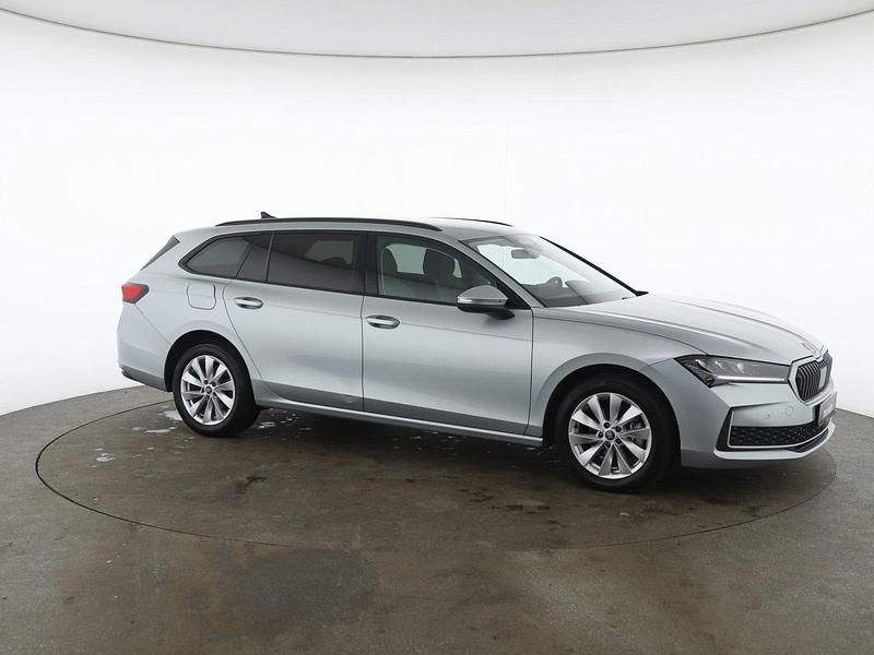 Gebraucht Skoda Superb 150 PS (110 kW) 2025 Silber Kombi