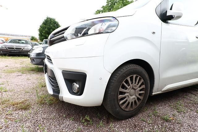 Weiß weiß Gebraucht 2019 Toyota Proace Verso Kombi | 25.043 € (Fairer Preis) - Bild 1/3