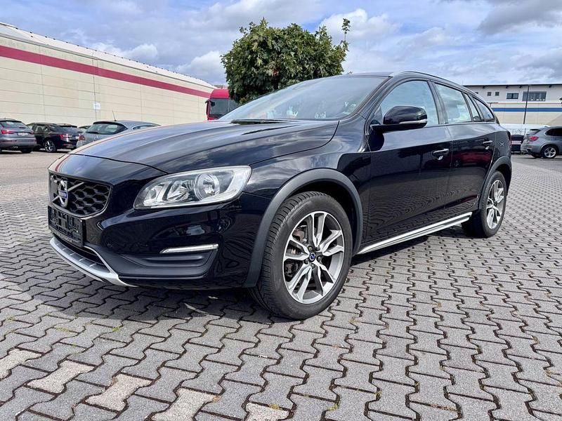 Schwarz Gebraucht 2016 Volvo V60 CC Summum Kombi | 15.980 € (Fairer Preis) - Bild 1/4