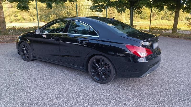 Gebraucht Mercedes CLA200 156 PS (114 kW) 2017 Schwarz Limousine