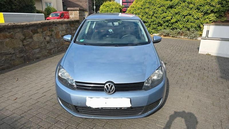 Blau Gebraucht 2011 VW Golf VI Comfortline Kleinwagen | 2.699 € (Fairer Preis) - Bild 1/4