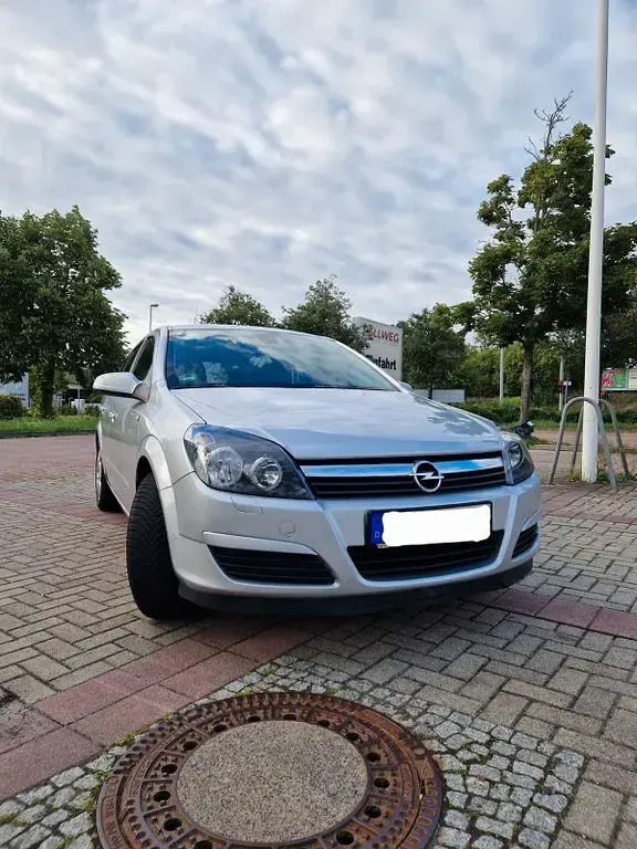Gebraucht Opel Astra 105 PS (77 kW) 2005 Silber Limousine