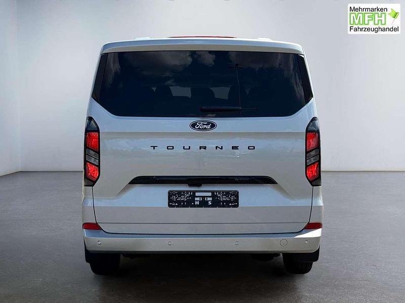 Neu Ford Tourneo Titanium 150 PS (110 kW) 2025 Moondust silver metallic Van / Kleinbus