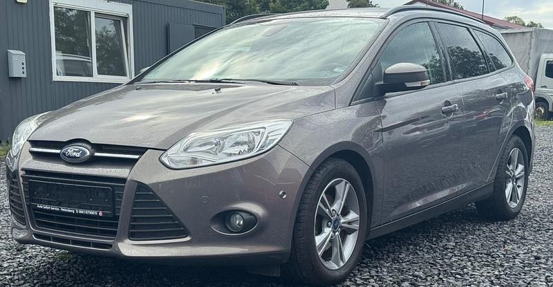 Braun Gebraucht 2014 Ford Focus SYNC Edition Kombi | 5.300 € (Guter Preis) - Bild 1/4