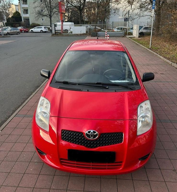 Rot Gebraucht 2007 Toyota Yaris Kleinwagen | 2.600 € (Fairer Preis) - Bild 1/4