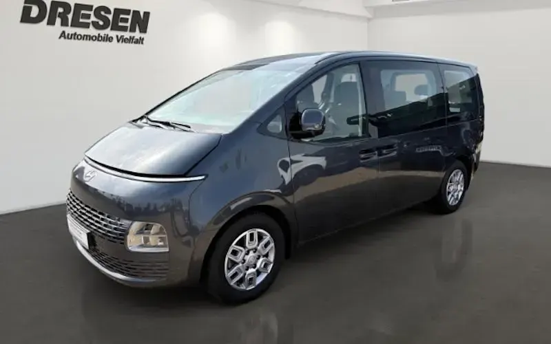 Gebraucht Hyundai Staria Trend 177 PS (130 kW) 2024 Grau Van / Kleinbus