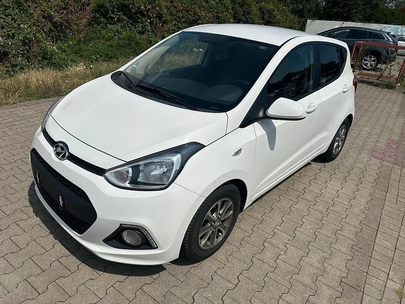 Weiß Gebraucht 2014 Hyundai i10 Edition Kleinwagen | 4.100 € (Superpreis) - Bild 1/4