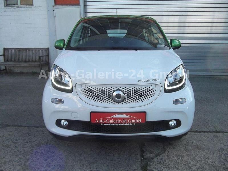 Gebraucht Smart ForFour Electric Drive 60 kW (82 PS) 2018 Weiß Limousine