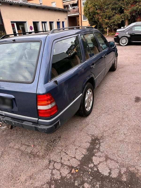 Gebraucht Mercedes 300 147 PS (108 kW) 1992 Blau Kombi