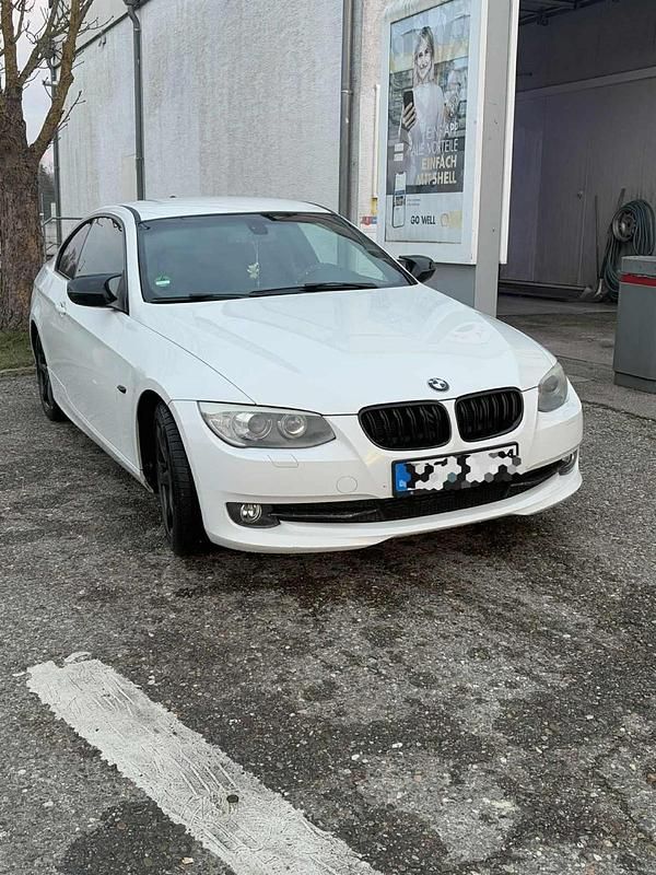 Gebraucht BMW 320 177 PS (130 kW) 2010 Weiß Limousine