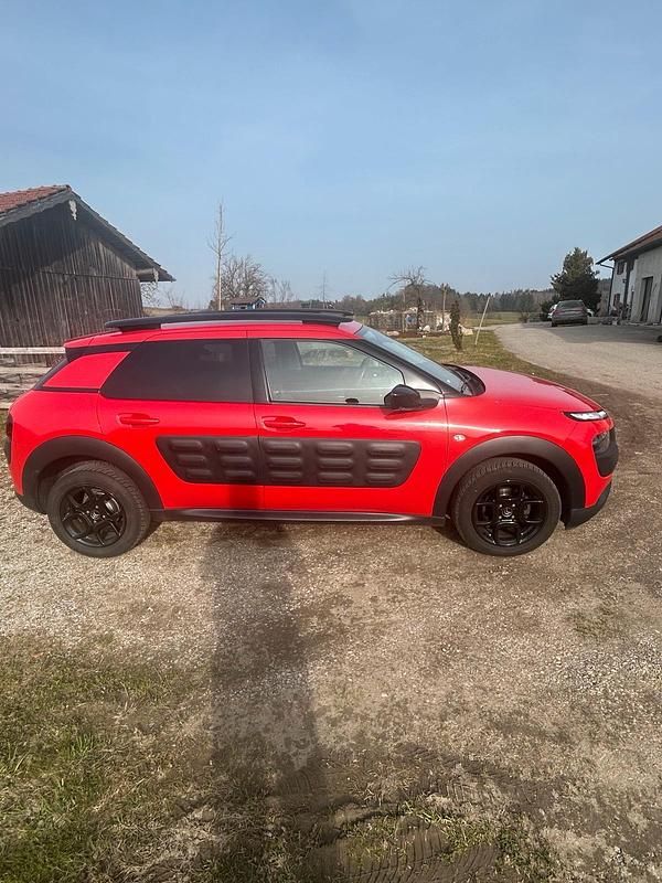 Gebraucht Citroën C4 Shine 98 PS (72 kW) 2015 Rot SUV
