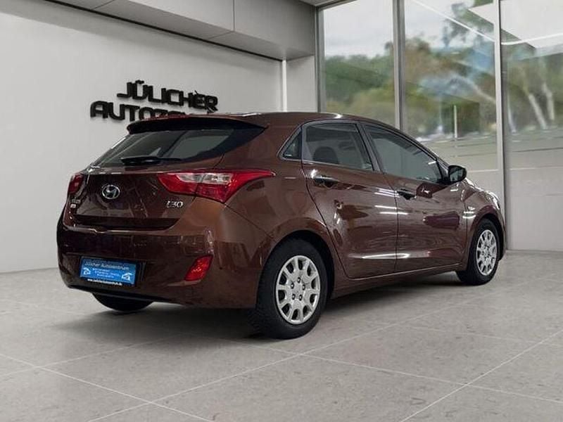 Gebraucht Hyundai i30 Classic 99 PS (72 kW) 2013 Orange Kleinwagen