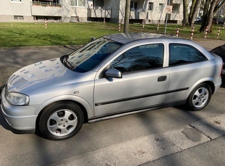 Gebraucht Opel Astra Edition 84 PS (61 kW) 2000 Silber Limousine