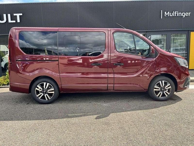 Neu Renault Trafic 150 PS (110 kW) 2025 Karmesinrot Van / Kleinbus